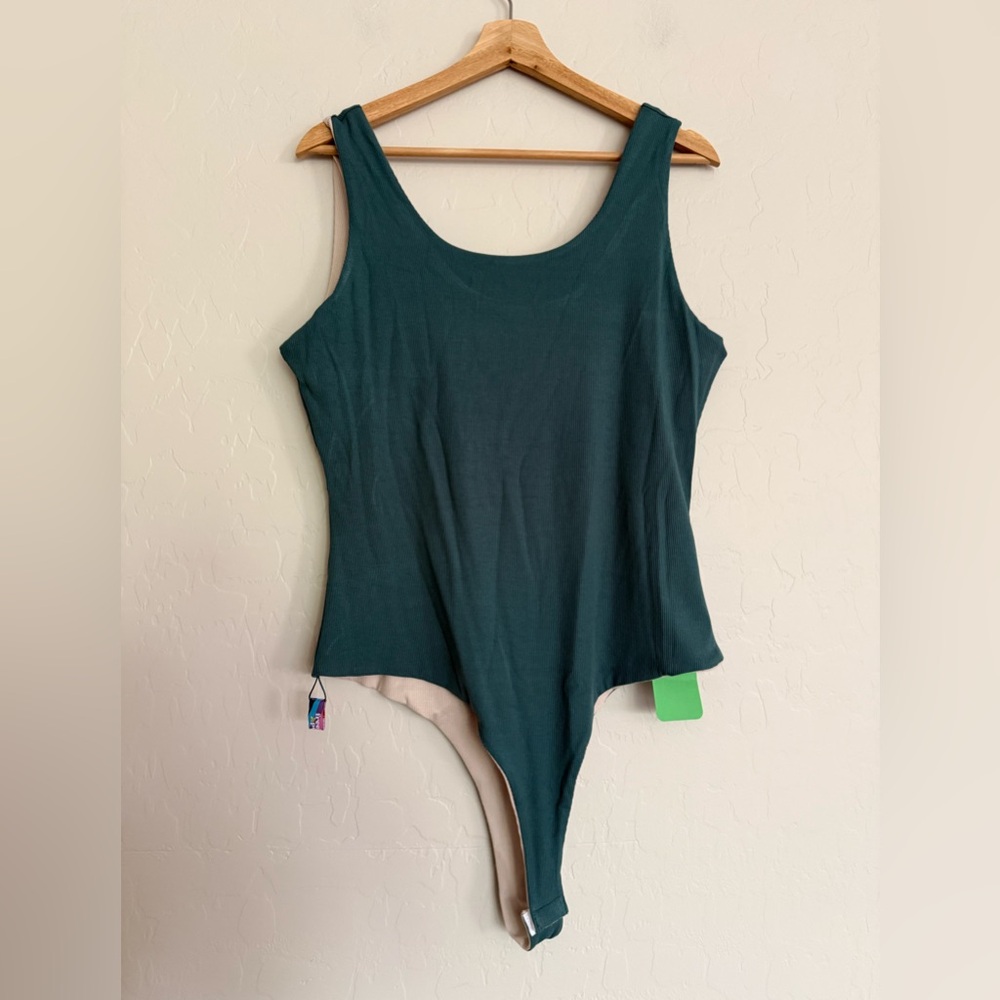 NWT Ribbed Knit Reversible Bodysuit Size 2X Teal / Beige Freckled Poppy